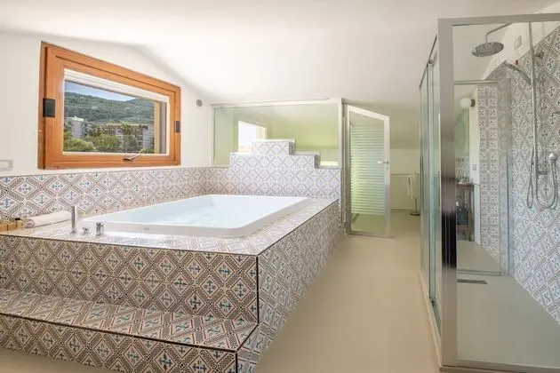 Süit, Sıcak Su Küveti (Amalfi)