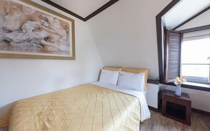 Oda (Twin Room (Netflix personal account a)