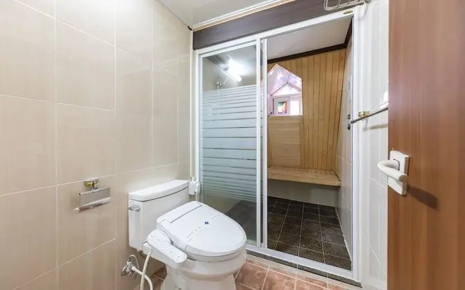 Oda (Twin Room (Netflix personal account a)