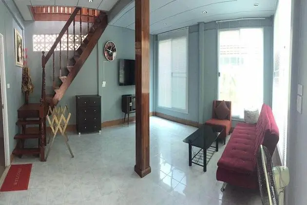 2 Bedrooms House