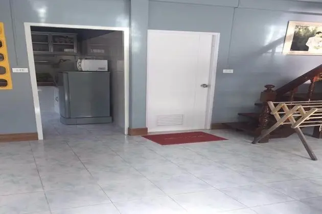 2 Bedrooms House