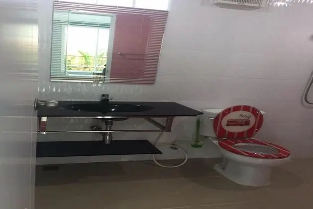 2 Bedrooms House