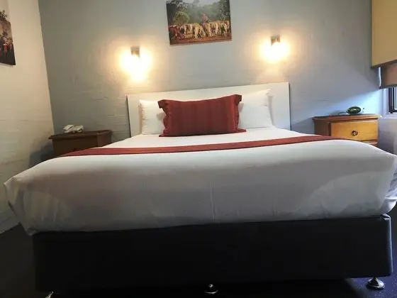 Queen Room Package (Pets not allowed)