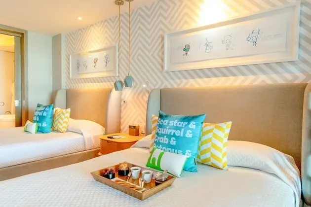 Penthouse Swim-Up Oceanfront Queen Suite