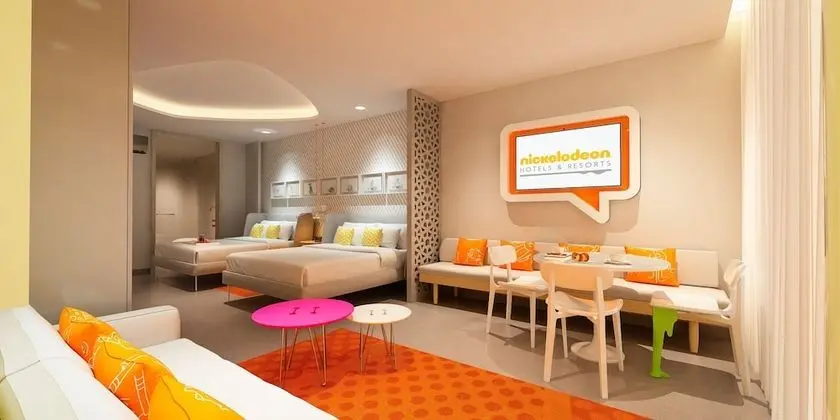 Penthouse Swim-Up Oceanfront Queen Suite