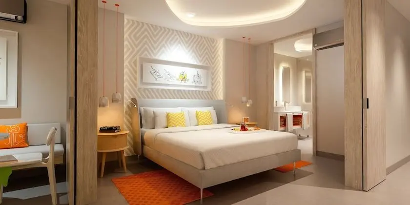 Swim-Up Oceanfront King Suite