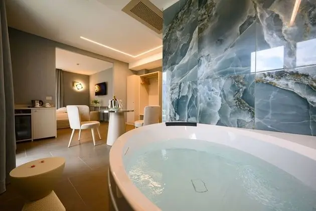 Luxury Süit, Sıcak Su Küveti