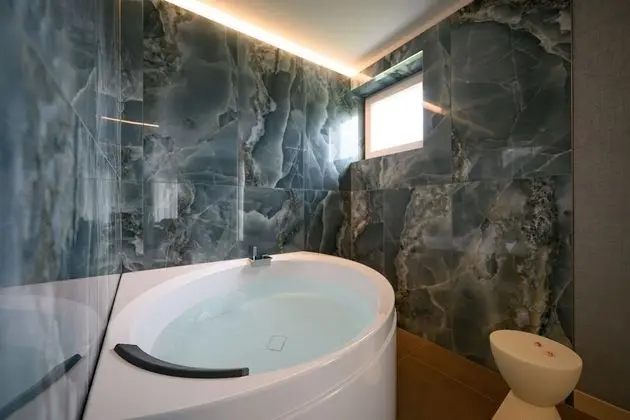 Luxury Süit, Sıcak Su Küveti