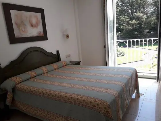 Tek Büyük veya İki Ayrı Yataklı Oda, Balkon, Bahçe Manzaralı