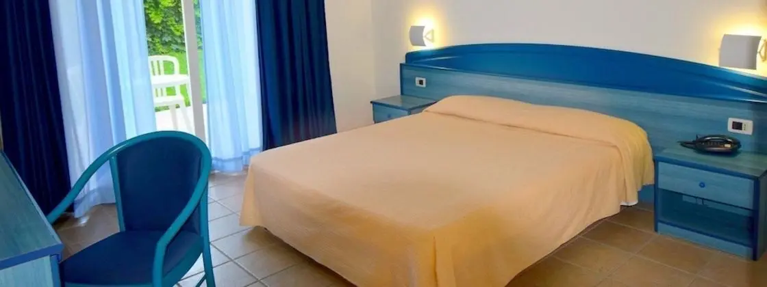 Büyük Yataklı Tek Kişilik Oda