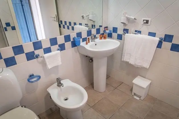 Büyük Yataklı Tek Kişilik Oda