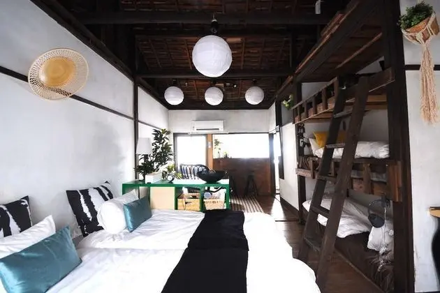Ev (Private Vacation)
