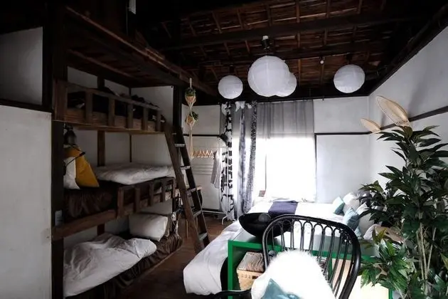 Ev (Private Vacation)