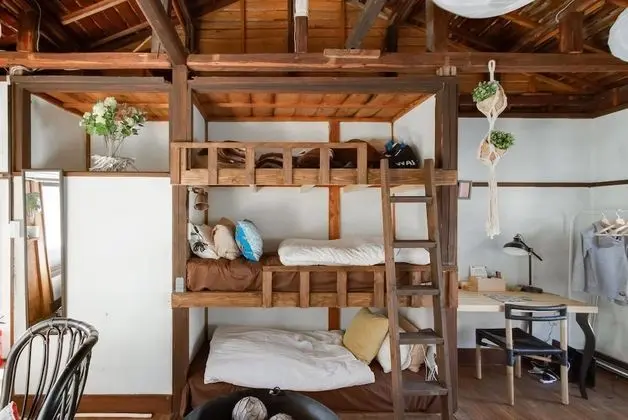 Ev (Private Vacation)