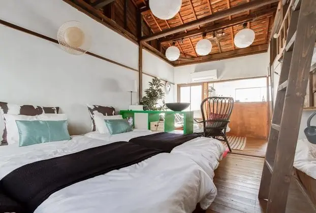 Ev (Private Vacation)
