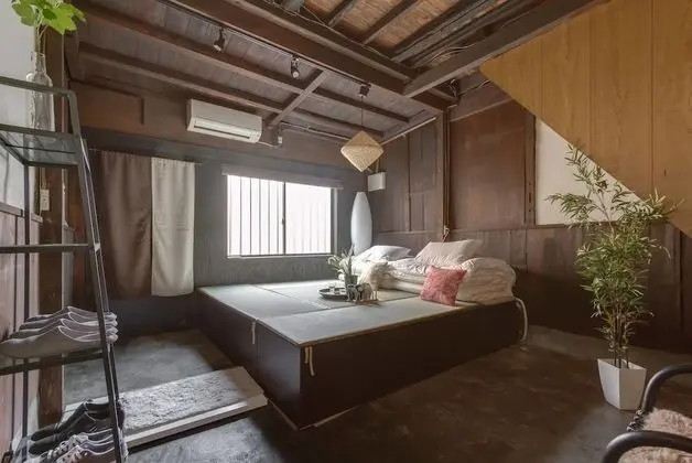 Ev (Private Vacation)