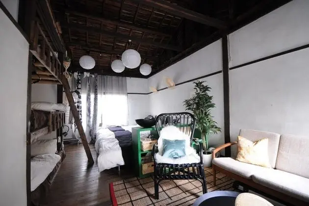 Ev (Private Vacation)