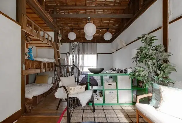 Ev (Private Vacation)
