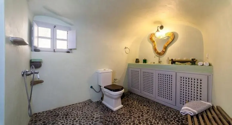 Ev