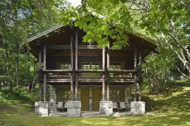 Kır Evi, Dağ Manzaralı