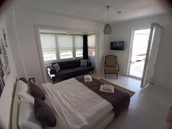 Cumbalı Balkonlu  Room