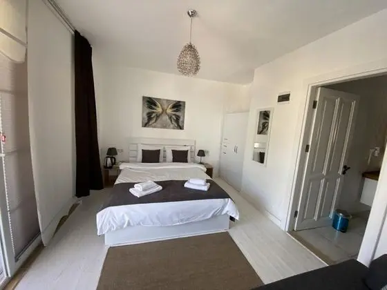 Suite Balkonlu Havuz Manzaralı