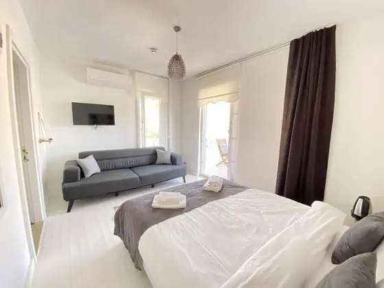 Suite Balkonlu Havuz Manzaralı