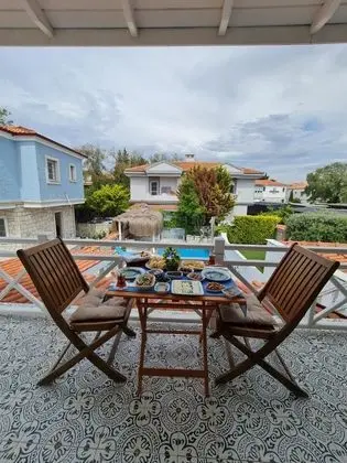 Suite Balkonlu Havuz Manzaralı