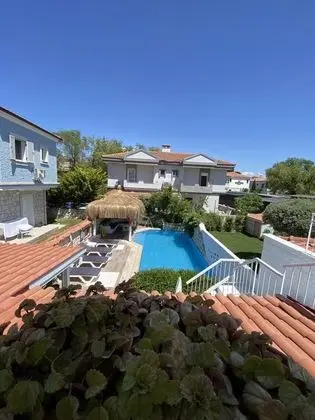 Suite,Havuz Manzaralı,Teraslı