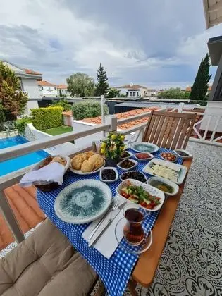 Suite,Havuz Manzaralı,Teraslı