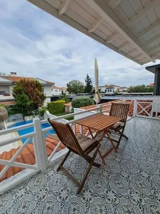 Suite,Havuz Manzaralı,Teraslı
