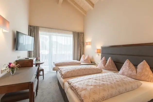 Deluxe Üç Kişilik Oda, 1 Yatak Odası, Balkon, Dağ Manzaralı