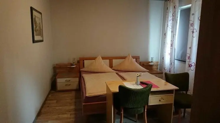 Basic Tek Büyük Yataklı Oda