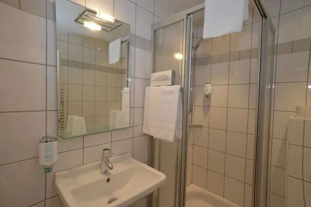 Tek Büyük Yataklı Oda (External Bathroom)