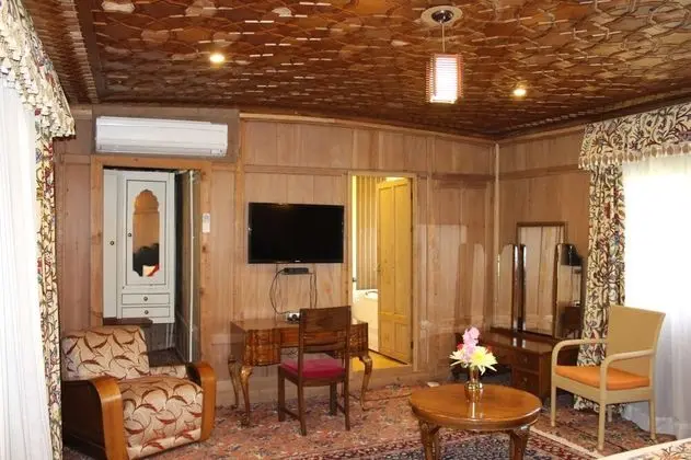 Luxury Oda, 1 En Büyük (King) Boy Yatak, Engellilere Uygun, Göl Manzaralı