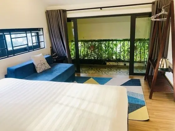 Deluxe Tek Büyük Yataklı Oda, Havuz Manzaralı