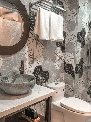 Deluxe Tek Büyük Yataklı Oda, Havuz Manzaralı
