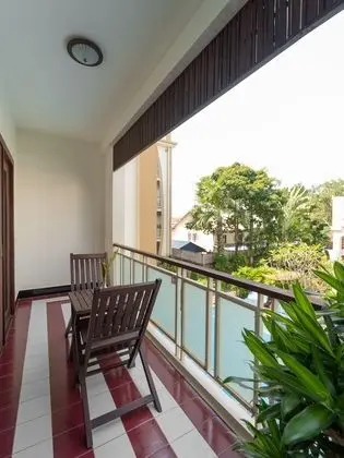 Deluxe Tek Büyük Yataklı Oda, Balkon, Havuz Manzaralı