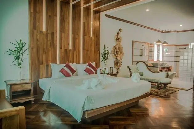 Junior Süit, 1 En Büyük (King) Boy Yatak, Balkon, Havuz Manzaralı