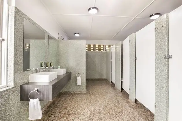 Economy Oda, 1 Büyük (Queen) Boy Yatak, Ortak Banyo