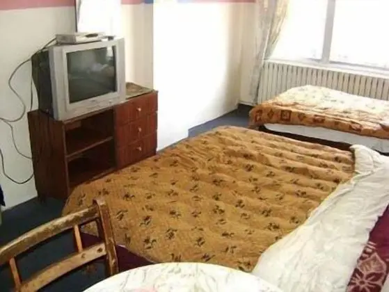 Üç Kişilik Oda