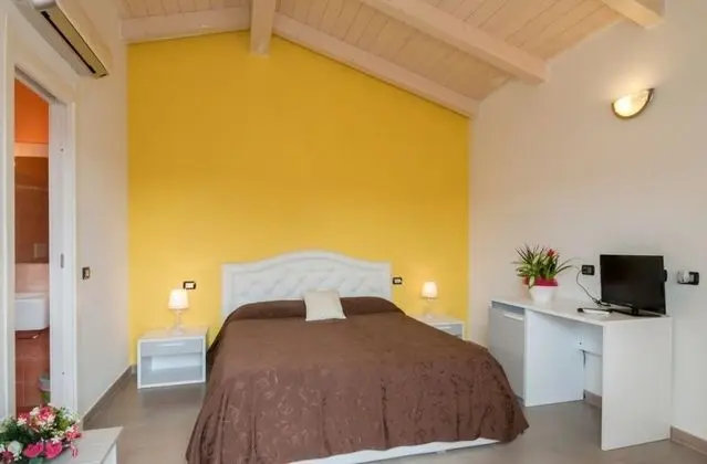 Üç Kişilik Oda, Bahçe Manzaralı