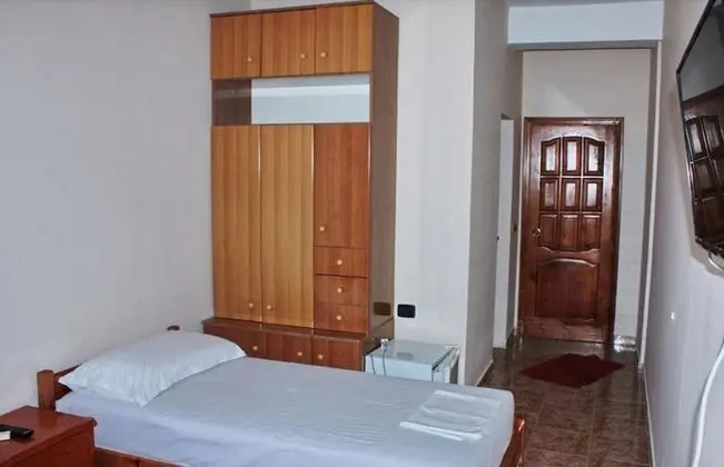 Büyük Yataklı Tek Kişilik Oda