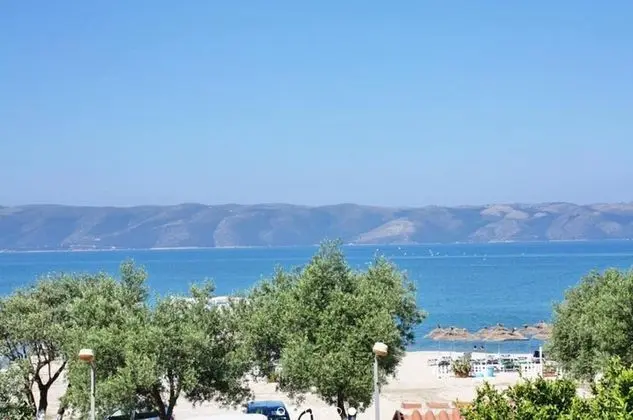 Üç Kişilik Oda