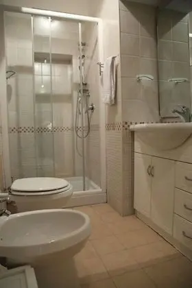 Economy Üç Kişilik Oda, Ortak Banyo