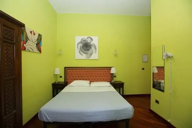 Oda, 1 Büyük (Queen) Boy Yatak, Ortak Banyo