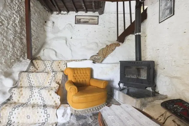 House, Simge Yapı Manzaralı, Şömineli Soba