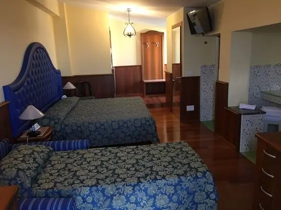 Üç Kişilik Oda