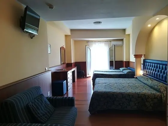 Üç Kişilik Oda