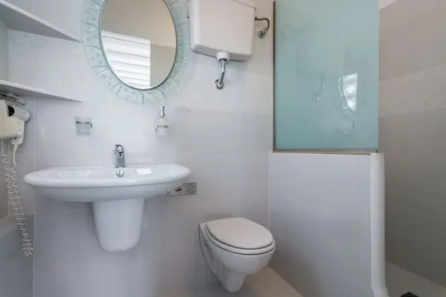 Comfort Tek Büyük Yataklı Oda, Kısmi Deniz Manzaralı
